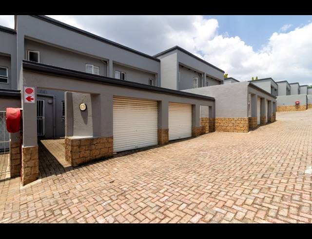 2 BEDROOM TOWNHOUSE FOR SALE IN RADIOKOP